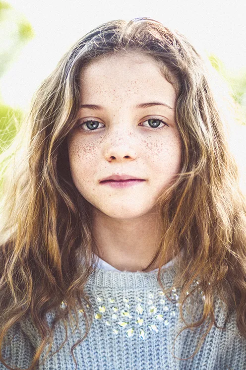 Portrait d'une petite fille pris lors d'une séance photo famille Photographie d'une enfant, portrait réalisé lors d'une séance photo familiale.